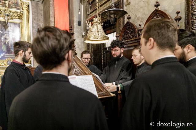 (Foto) Zi aparte la Iași: IPS Teofan și Arhim. Efrem Vatopedinul au săvârșit Sfânta Liturghie la Catedrala Mitropolitană