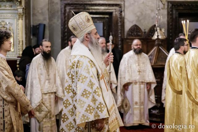 (Foto) Zi aparte la Iași: IPS Teofan și Arhim. Efrem Vatopedinul au săvârșit Sfânta Liturghie la Catedrala Mitropolitană