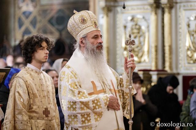 (Foto) Zi aparte la Iași: IPS Teofan și Arhim. Efrem Vatopedinul au săvârșit Sfânta Liturghie la Catedrala Mitropolitană