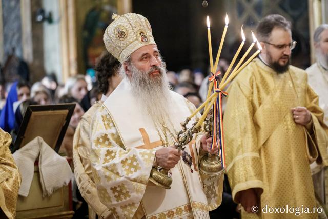 (Foto) Zi aparte la Iași: IPS Teofan și Arhim. Efrem Vatopedinul au săvârșit Sfânta Liturghie la Catedrala Mitropolitană