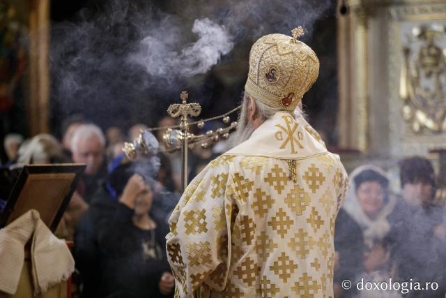 (Foto) Zi aparte la Iași: IPS Teofan și Arhim. Efrem Vatopedinul au săvârșit Sfânta Liturghie la Catedrala Mitropolitană