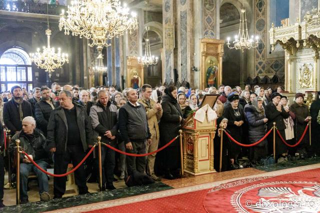(Foto) Zi aparte la Iași: IPS Teofan și Arhim. Efrem Vatopedinul au săvârșit Sfânta Liturghie la Catedrala Mitropolitană