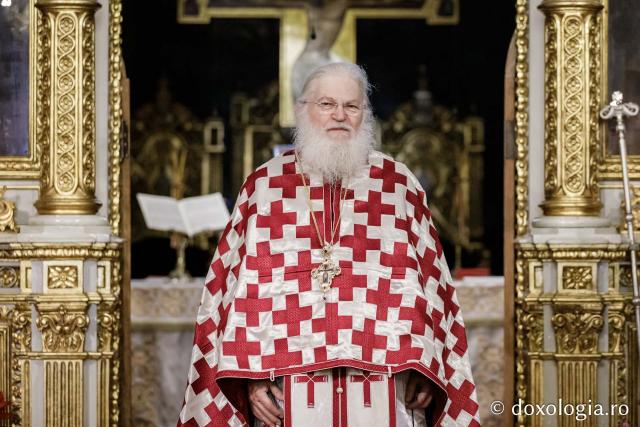 (Foto) Zi aparte la Iași: IPS Teofan și Arhim. Efrem Vatopedinul au săvârșit Sfânta Liturghie la Catedrala Mitropolitană