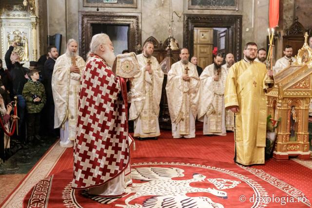 (Foto) Zi aparte la Iași: IPS Teofan și Arhim. Efrem Vatopedinul au săvârșit Sfânta Liturghie la Catedrala Mitropolitană