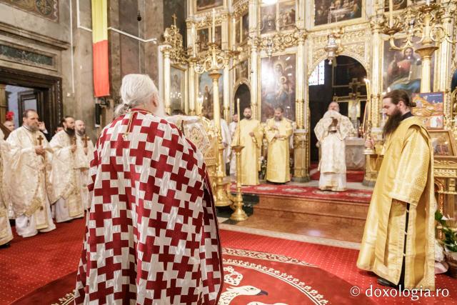 (Foto) Zi aparte la Iași: IPS Teofan și Arhim. Efrem Vatopedinul au săvârșit Sfânta Liturghie la Catedrala Mitropolitană
