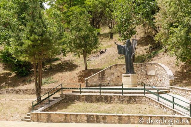 Mănăstirea Aghia Lavra