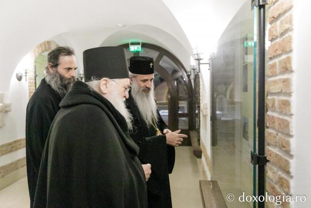 Vizita părintelui Efrem Vatopedinul la Muzeul Mitropolitan și la Mănăstirile Sfinții Trei Ierarhi și Bărboi din Iași / Foto: pr. Silviu Cluci Vizita părintelui Efrem Vatopedinul la Muzeul Mitropolitan și la Mănăstirile Sfinții Trei Ierarhi și Bărboi din Iași