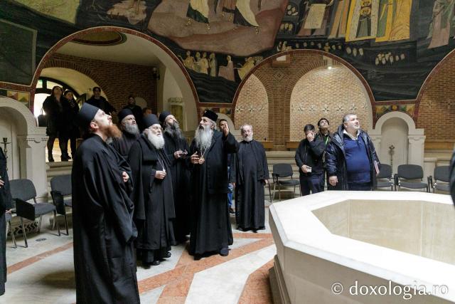 Vizita părintelui Efrem Vatopedinul la Muzeul Mitropolitan și la Mănăstirile Sfinții Trei Ierarhi și Bărboi din Iași / Foto: pr. Silviu Cluci Vizita părintelui Efrem Vatopedinul la Muzeul Mitropolitan și la Mănăstirile Sfinții Trei Ierarhi și Bărboi din Iași