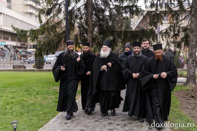 Vizita părintelui Efrem Vatopedinul la Muzeul Mitropolitan și la Mănăstirile Sfinții Trei Ierarhi și Bărboi din Iași / Foto: pr. Silviu Cluci Vizita părintelui Efrem Vatopedinul la Muzeul Mitropolitan și la Mănăstirile Sfinții Trei Ierarhi și Bărboi din Iași