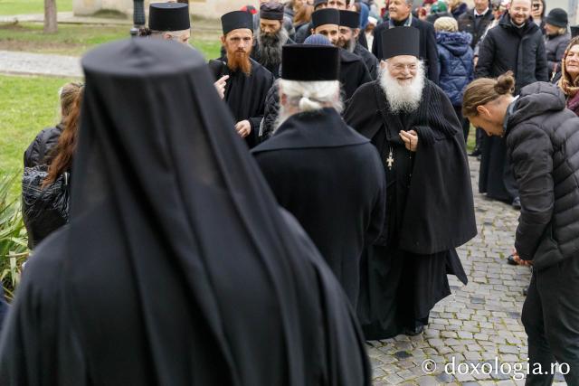 Vizita părintelui Efrem Vatopedinul la Muzeul Mitropolitan și la Mănăstirile Sfinții Trei Ierarhi și Bărboi din Iași / Foto: pr. Silviu Cluci Vizita părintelui Efrem Vatopedinul la Muzeul Mitropolitan și la Mănăstirile Sfinții Trei Ierarhi și Bărboi din Iași