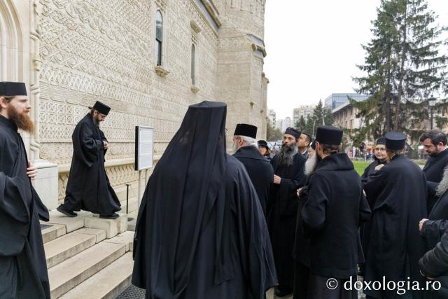 Vizita părintelui Efrem Vatopedinul la Muzeul Mitropolitan și la Mănăstirile Sfinții Trei Ierarhi și Bărboi din Iași / Foto: pr. Silviu Cluci Vizita părintelui Efrem Vatopedinul la Muzeul Mitropolitan și la Mănăstirile Sfinții Trei Ierarhi și Bărboi din Iași