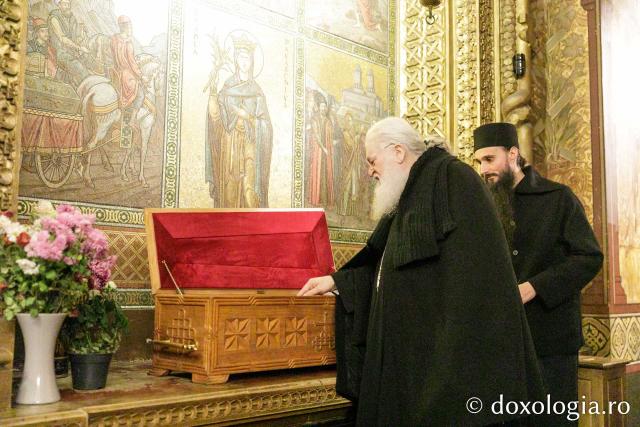 Vizita părintelui Efrem Vatopedinul la Muzeul Mitropolitan și la Mănăstirile Sfinții Trei Ierarhi și Bărboi din Iași / Foto: pr. Silviu Cluci Vizita părintelui Efrem Vatopedinul la Muzeul Mitropolitan și la Mănăstirile Sfinții Trei Ierarhi și Bărboi din Iași