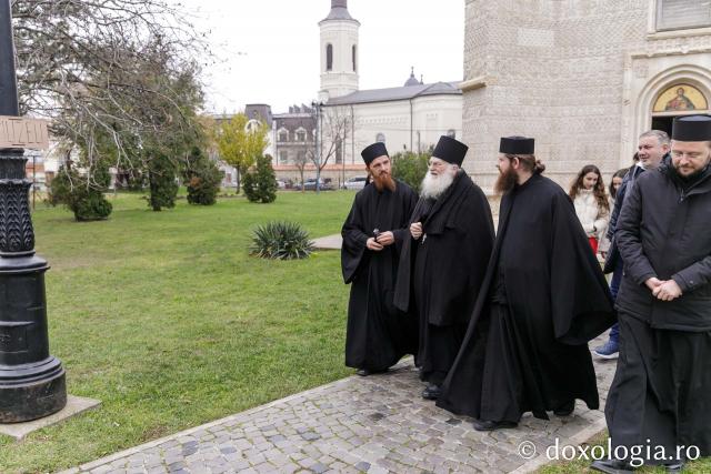 Vizita părintelui Efrem Vatopedinul la Muzeul Mitropolitan și la Mănăstirile Sfinții Trei Ierarhi și Bărboi din Iași / Foto: pr. Silviu Cluci Vizita părintelui Efrem Vatopedinul la Muzeul Mitropolitan și la Mănăstirile Sfinții Trei Ierarhi și Bărboi din Iași