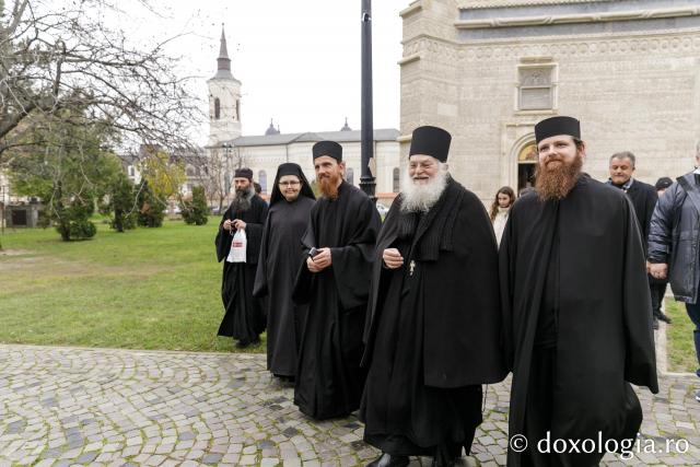 Vizita părintelui Efrem Vatopedinul la Muzeul Mitropolitan și la Mănăstirile Sfinții Trei Ierarhi și Bărboi din Iași / Foto: pr. Silviu Cluci Vizita părintelui Efrem Vatopedinul la Muzeul Mitropolitan și la Mănăstirile Sfinții Trei Ierarhi și Bărboi din Iași