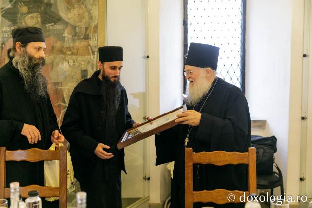 Vizita părintelui Efrem Vatopedinul la Muzeul Mitropolitan și la Mănăstirile Sfinții Trei Ierarhi și Bărboi din Iași / Foto: pr. Silviu Cluci Vizita părintelui Efrem Vatopedinul la Muzeul Mitropolitan și la Mănăstirile Sfinții Trei Ierarhi și Bărboi din Iași