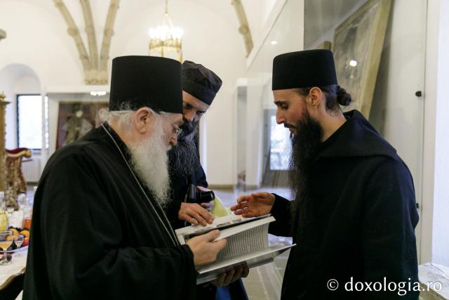 Vizita părintelui Efrem Vatopedinul la Muzeul Mitropolitan și la Mănăstirile Sfinții Trei Ierarhi și Bărboi din Iași / Foto: pr. Silviu Cluci Vizita părintelui Efrem Vatopedinul la Muzeul Mitropolitan și la Mănăstirile Sfinții Trei Ierarhi și Bărboi din Iași