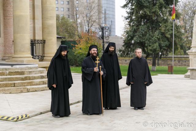 Vizita părintelui Efrem Vatopedinul la Muzeul Mitropolitan și la Mănăstirile Sfinții Trei Ierarhi și Bărboi din Iași / Foto: pr. Silviu Cluci Vizita părintelui Efrem Vatopedinul la Muzeul Mitropolitan și la Mănăstirile Sfinții Trei Ierarhi și Bărboi din Iași