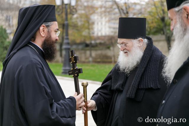 Vizita părintelui Efrem Vatopedinul la Muzeul Mitropolitan și la Mănăstirile Sfinții Trei Ierarhi și Bărboi din Iași / Foto: pr. Silviu Cluci Vizita părintelui Efrem Vatopedinul la Muzeul Mitropolitan și la Mănăstirile Sfinții Trei Ierarhi și Bărboi din Iași