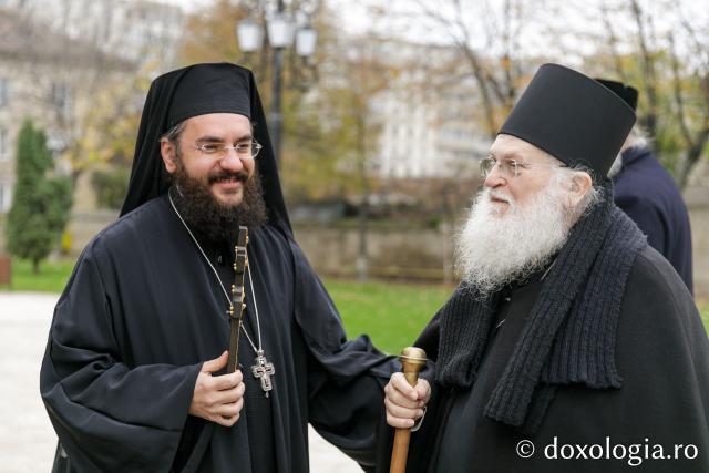 Vizita părintelui Efrem Vatopedinul la Muzeul Mitropolitan și la Mănăstirile Sfinții Trei Ierarhi și Bărboi din Iași / Foto: pr. Silviu Cluci Vizita părintelui Efrem Vatopedinul la Muzeul Mitropolitan și la Mănăstirile Sfinții Trei Ierarhi și Bărboi din Iași