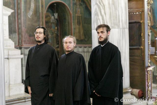 Vizita părintelui Efrem Vatopedinul la Muzeul Mitropolitan și la Mănăstirile Sfinții Trei Ierarhi și Bărboi din Iași / Foto: pr. Silviu Cluci Vizita părintelui Efrem Vatopedinul la Muzeul Mitropolitan și la Mănăstirile Sfinții Trei Ierarhi și Bărboi din Iași
