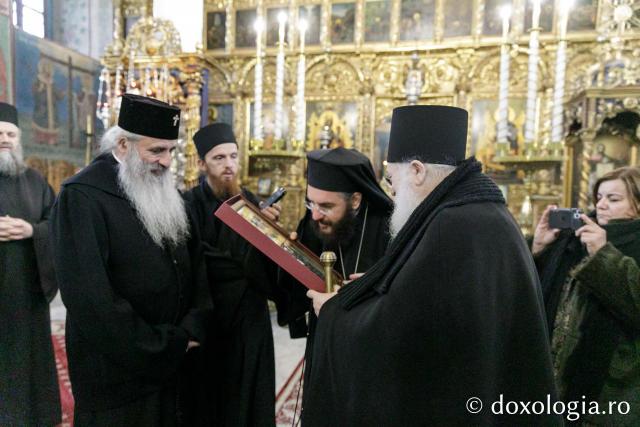 Vizita părintelui Efrem Vatopedinul la Muzeul Mitropolitan și la Mănăstirile Sfinții Trei Ierarhi și Bărboi din Iași / Foto: pr. Silviu Cluci Vizita părintelui Efrem Vatopedinul la Muzeul Mitropolitan și la Mănăstirile Sfinții Trei Ierarhi și Bărboi din Iași