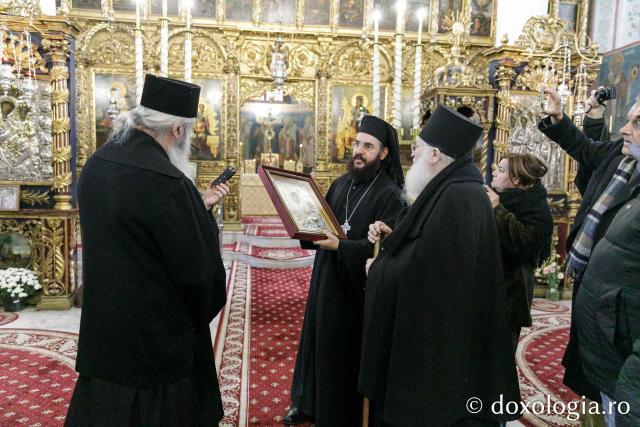 Vizita părintelui Efrem Vatopedinul la Muzeul Mitropolitan și la Mănăstirile Sfinții Trei Ierarhi și Bărboi din Iași / Foto: pr. Silviu Cluci Vizita părintelui Efrem Vatopedinul la Muzeul Mitropolitan și la Mănăstirile Sfinții Trei Ierarhi și Bărboi din Iași