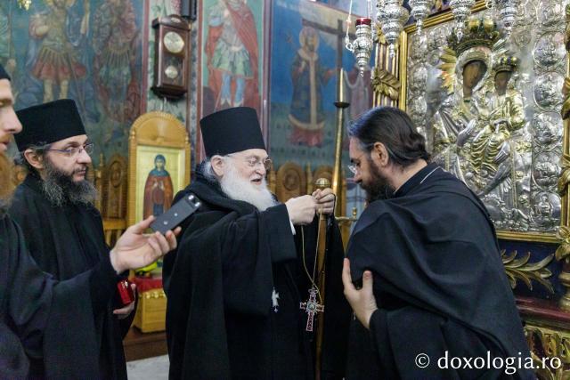 Vizita părintelui Efrem Vatopedinul la Muzeul Mitropolitan și la Mănăstirile Sfinții Trei Ierarhi și Bărboi din Iași
