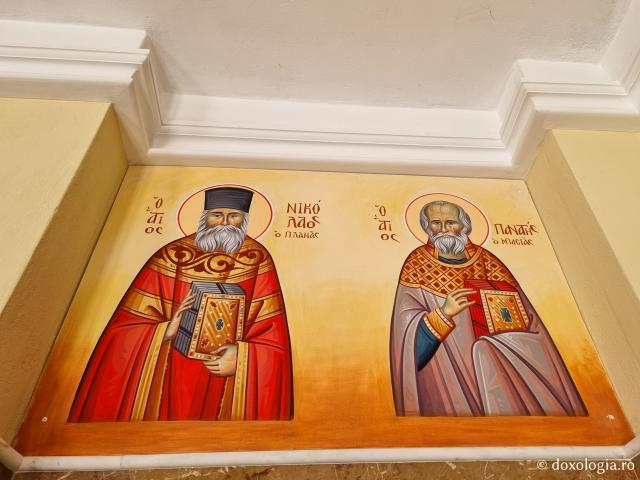 Pleiadă de sfinți contemporani regăsiți în pictura bisericii mănăstirii Milesi din Grecia / Foto: Magda Buftea Pleiadă de sfinți contemporani regăsiți în pictura bisericii mănăstirii Milesi din Grecia