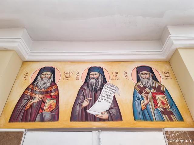 Pleiadă de sfinți contemporani regăsiți în pictura bisericii mănăstirii Milesi din Grecia / Foto: Magda Buftea Pleiadă de sfinți contemporani regăsiți în pictura bisericii mănăstirii Milesi din Grecia