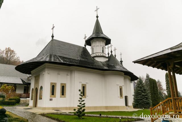Vizita părintelui Efrem Vatopedinul la Mănăstirile Sihăstria și Secu
