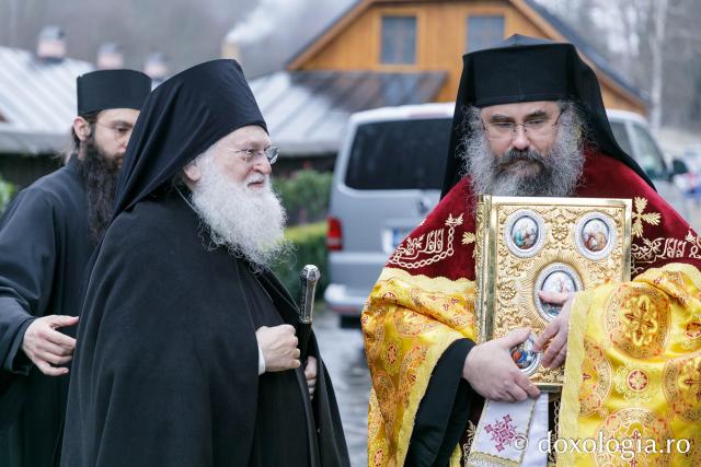 Vizita părintelui Efrem Vatopedinul la Mănăstirile Sihăstria și Secu