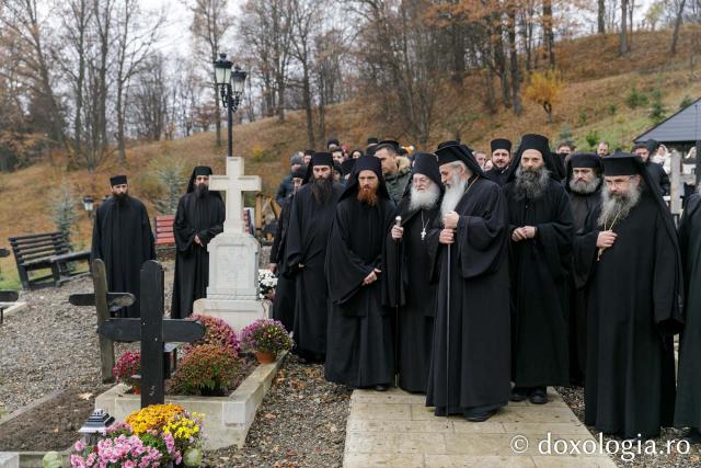 Vizita părintelui Efrem Vatopedinul la Mănăstirile Sihăstria și Secu