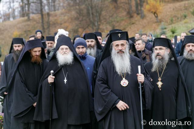 Vizita părintelui Efrem Vatopedinul la Mănăstirile Sihăstria și Secu