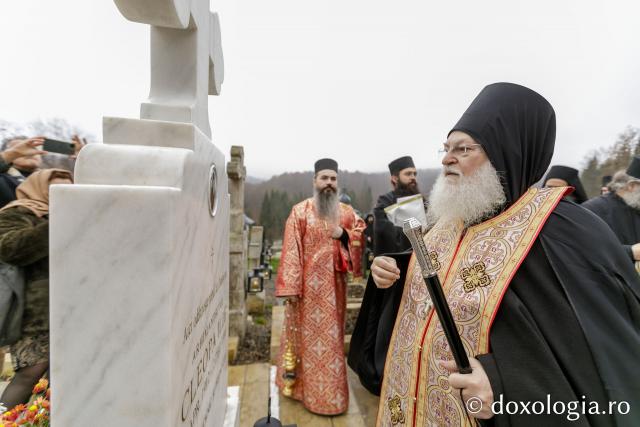 Vizita părintelui Efrem Vatopedinul la Mănăstirile Sihăstria și Secu