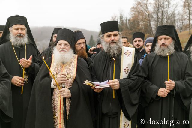 Vizita părintelui Efrem Vatopedinul la Mănăstirile Sihăstria și Secu