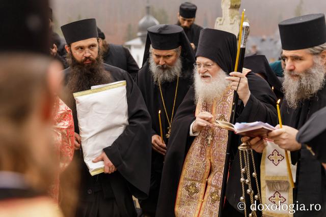 Vizita părintelui Efrem Vatopedinul la Mănăstirile Sihăstria și Secu