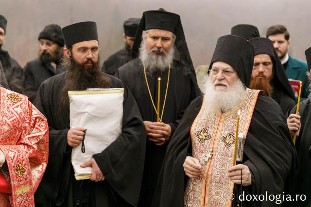 Vizita părintelui Efrem Vatopedinul la Mănăstirile Sihăstria și Secu