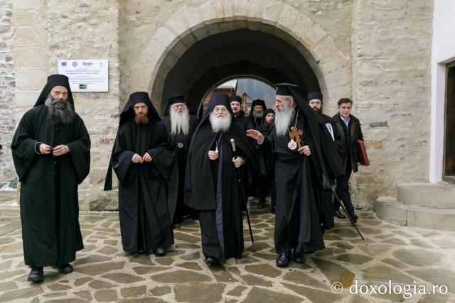 Vizita părintelui Efrem Vatopedinul la Mănăstirile Sihăstria și Secu