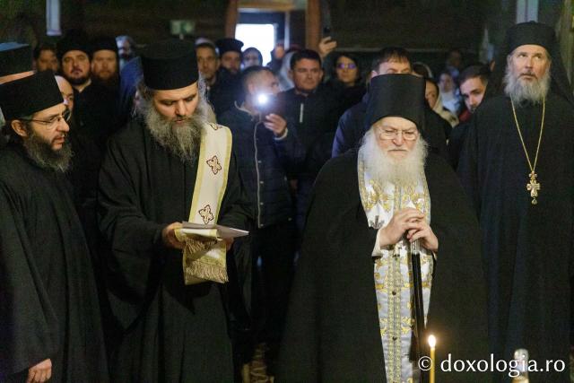 Vizita părintelui Efrem Vatopedinul la Mănăstirile Sihăstria și Secu