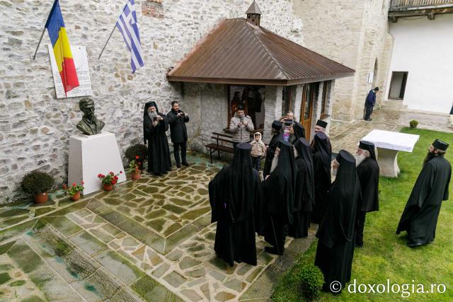 Vizita părintelui Efrem Vatopedinul la Mănăstirile Sihăstria și Secu