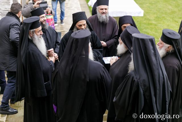 Vizita părintelui Efrem Vatopedinul la Mănăstirile Sihăstria și Secu