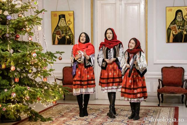 (Foto) Pe aripi de colind – Colindători la Reședința Mitropolitană 2024