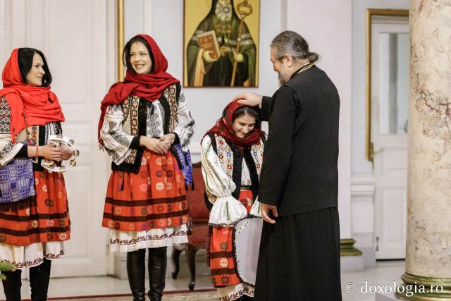 (Foto) Pe aripi de colind – Colindători la Reședința Mitropolitană 2024