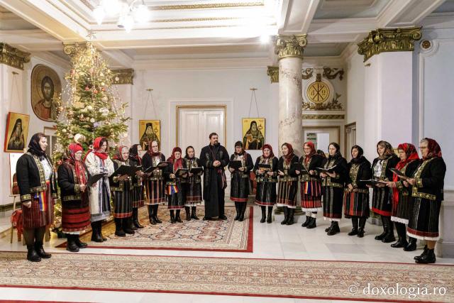 (Foto) Grupul vocal „Sfântul Mina” Focuri – Colindători la Reședința Mitropolitană 2024