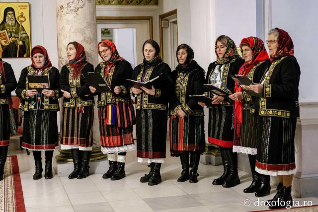 (Foto) Grupul vocal „Sfântul Mina” Focuri – Colindători la Reședința Mitropolitană 2024