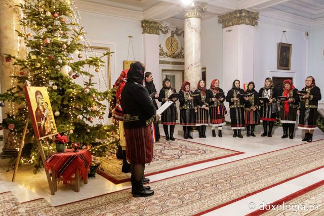 (Foto) Grupul vocal „Sfântul Mina” Focuri – Colindători la Reședința Mitropolitană 2024