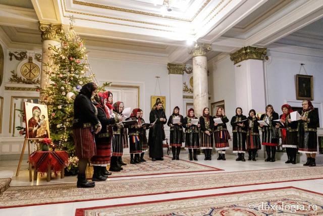(Foto) Grupul vocal „Sfântul Mina” Focuri – Colindători la Reședința Mitropolitană 2024