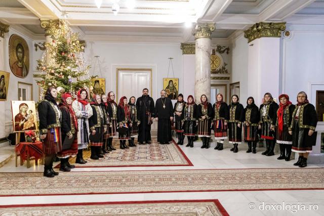 (Foto) Grupul vocal „Sfântul Mina” Focuri – Colindători la Reședința Mitropolitană 2024