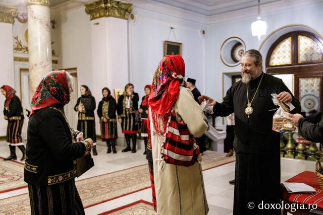 (Foto) Grupul vocal „Sfântul Mina” Focuri – Colindători la Reședința Mitropolitană 2024