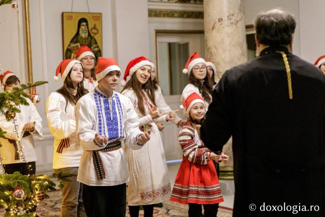 (Foto) Liceul Tehnologic Special „Vasile Pavelcu” din Iași – Colindători la Reședința Mitropolitană 2024